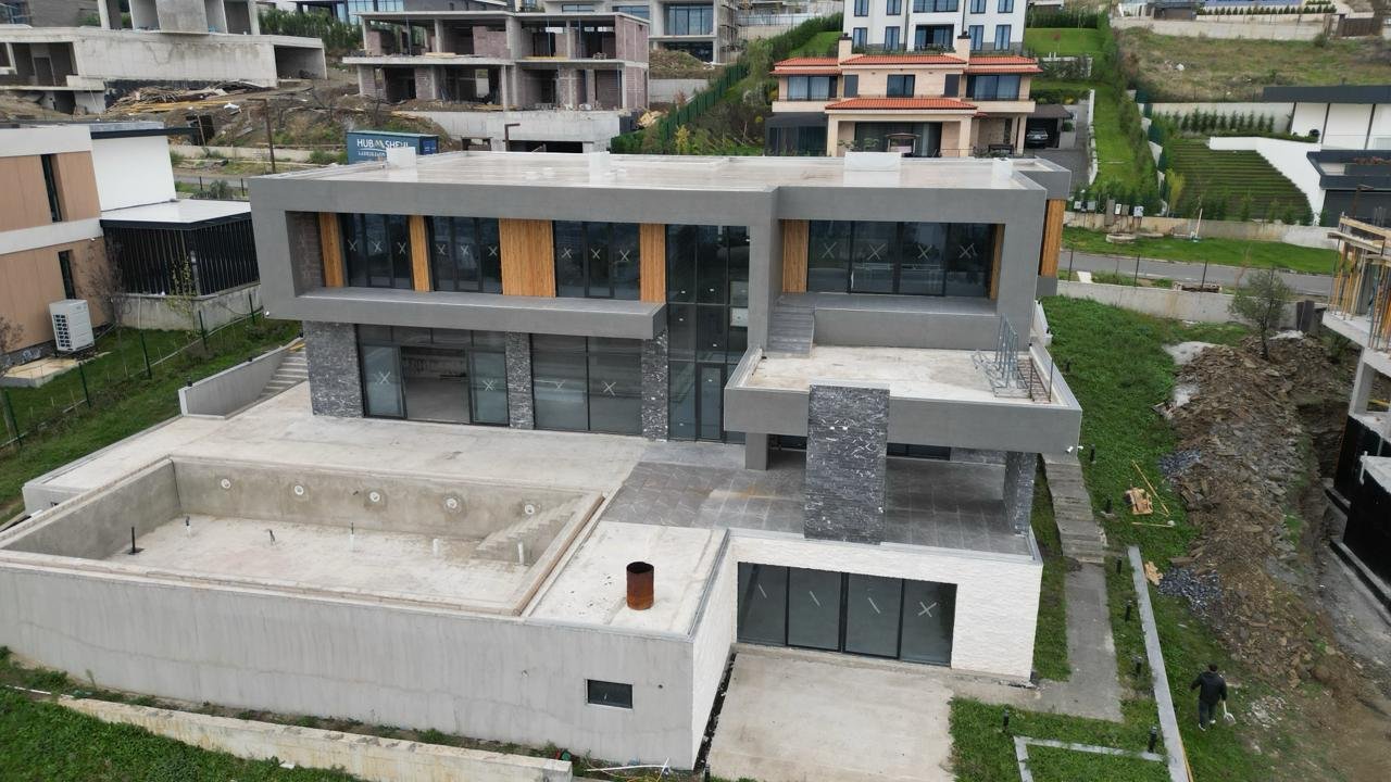 იყიდება 7 ოთახიანი კერძო სახლი