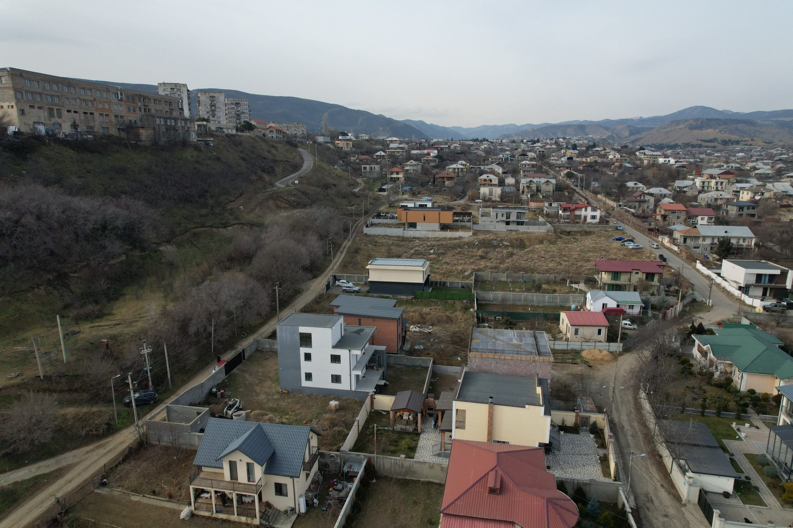 იყიდება 9 ოთახიანი კერძო სახლი